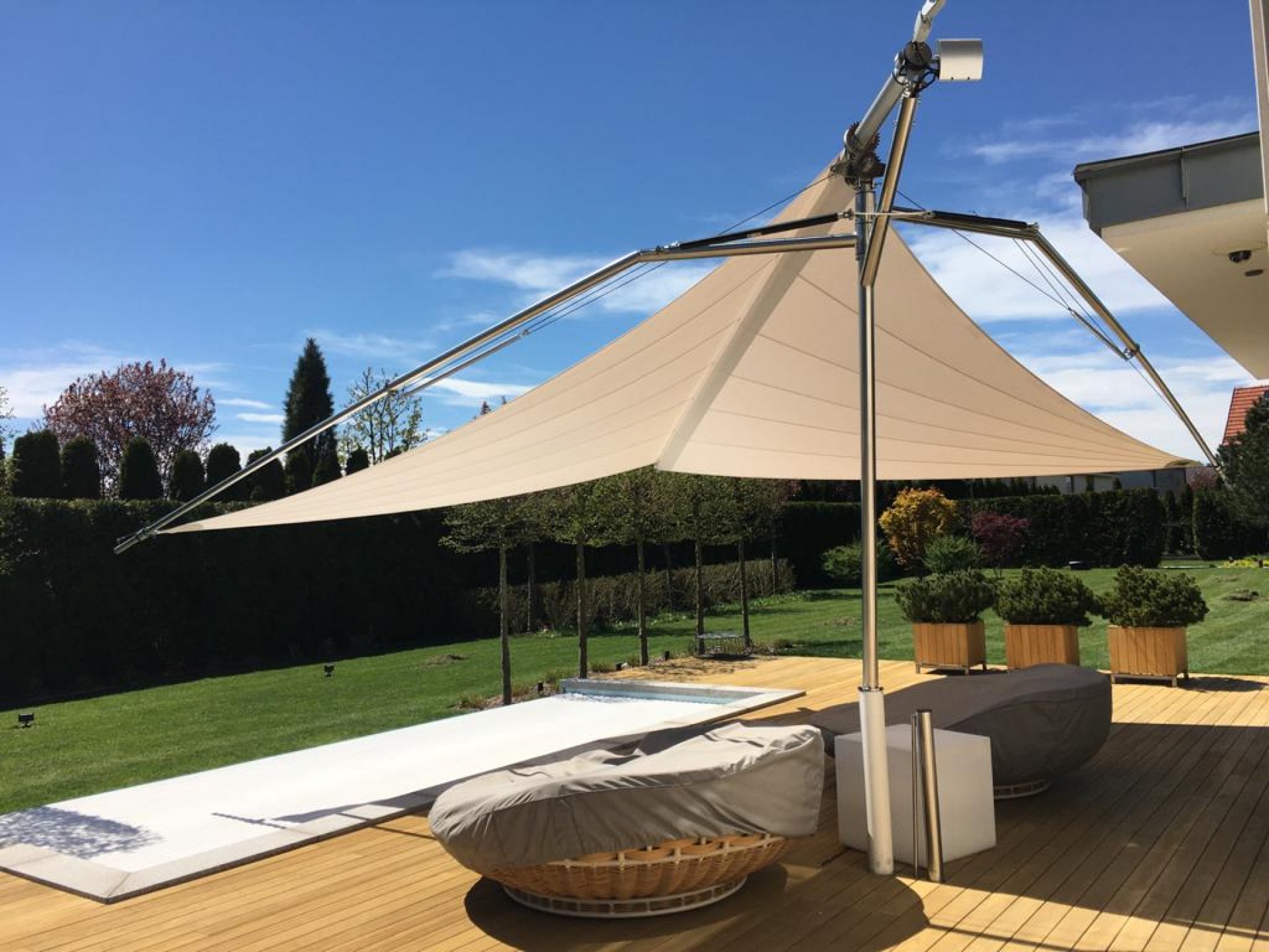 SunSquare Parasol: Fold & Roll