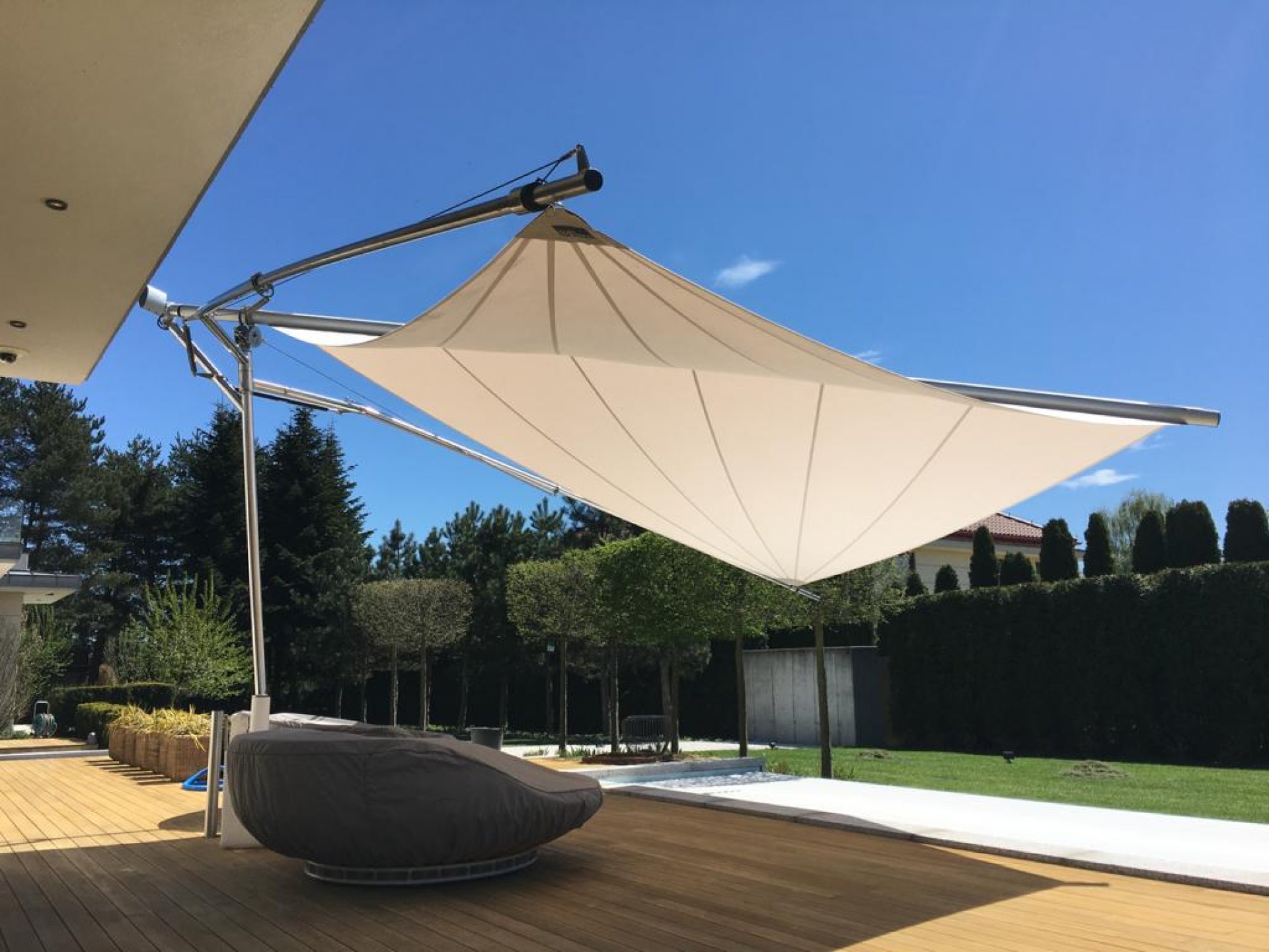 SunSquare Parasol: Fold & Roll