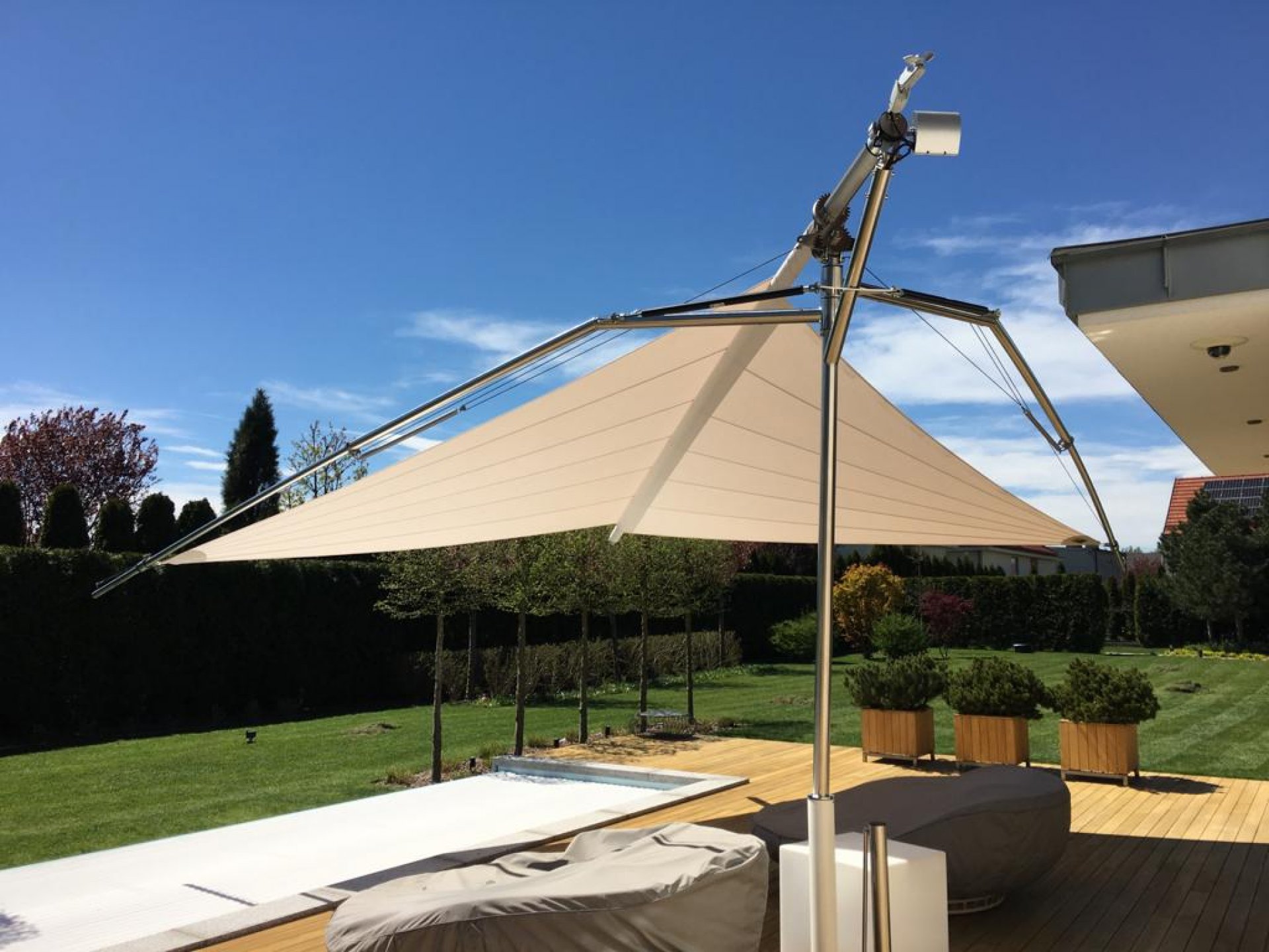 SunSquare Parasol: Fold & Roll