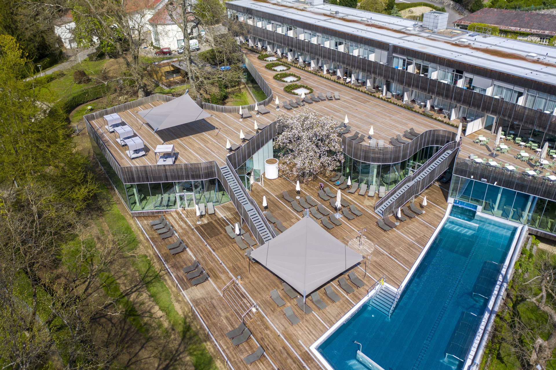 SunSquare für die Therme Bad Gleichenberg. Konrad Sonnensegel.