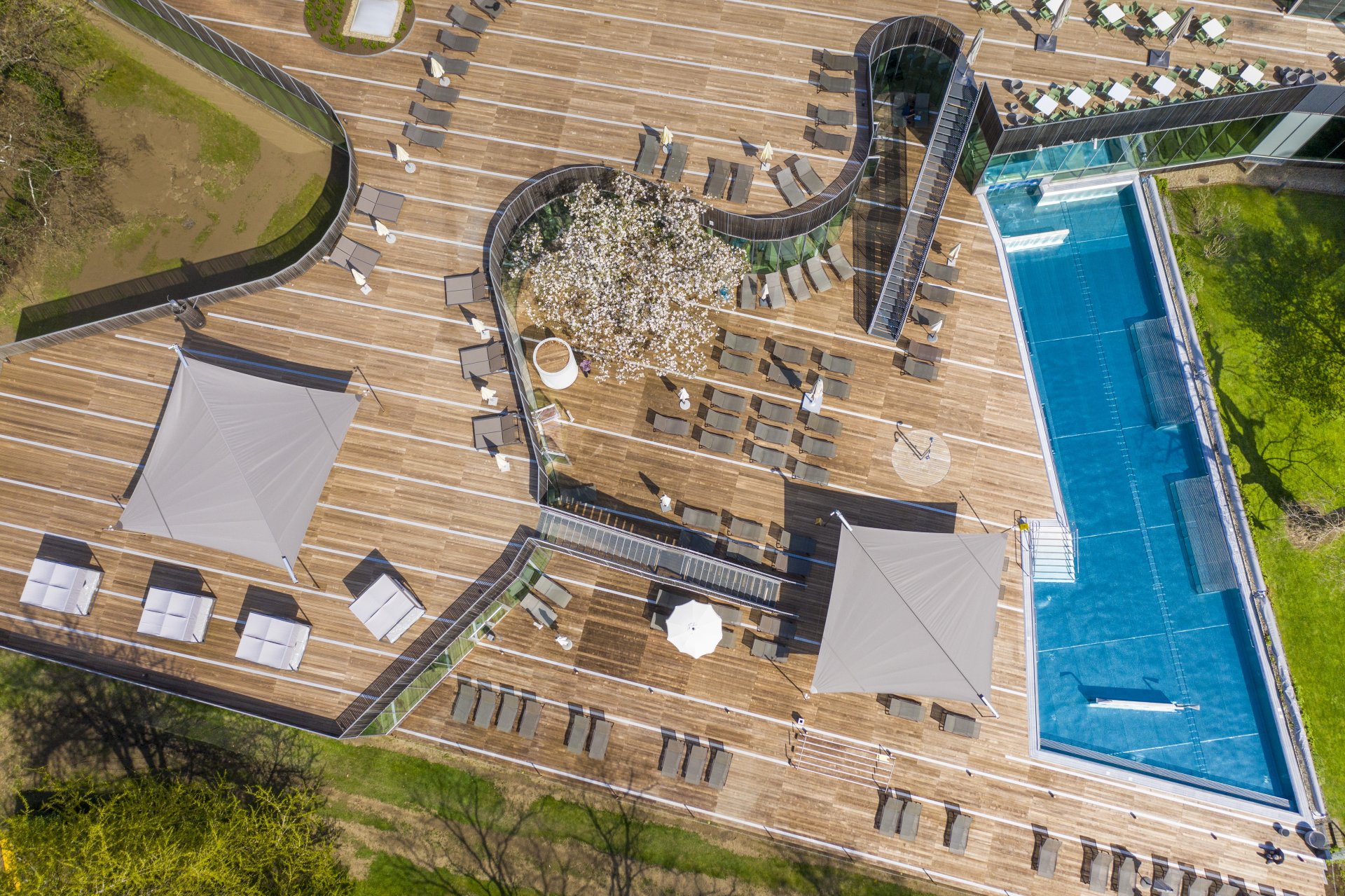 SunSquare für die Therme Bad Gleichenberg. Konrad Sonnensegel.