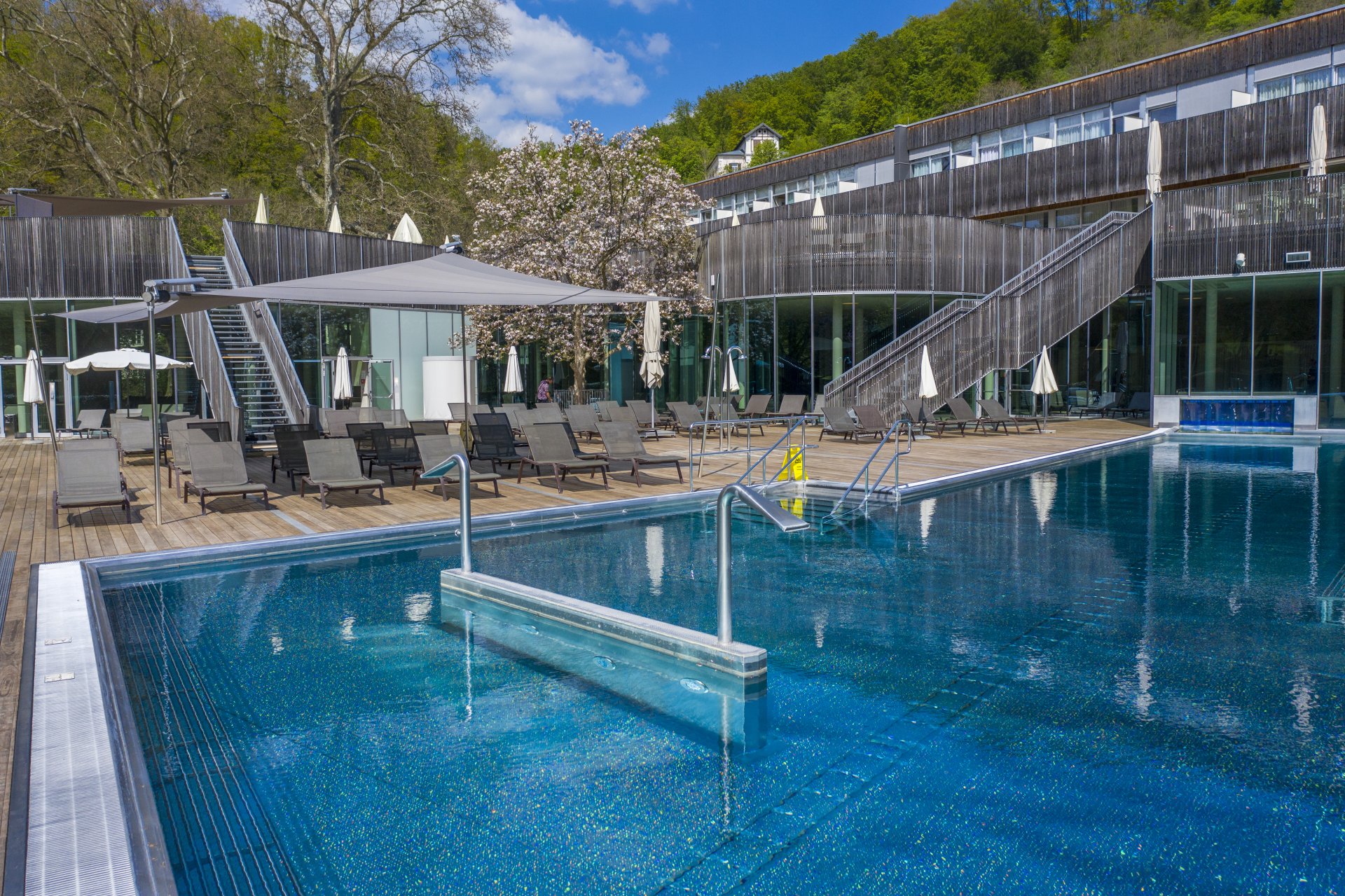 SunSquare für die Therme Bad Gleichenberg. Konrad Sonnensegel.