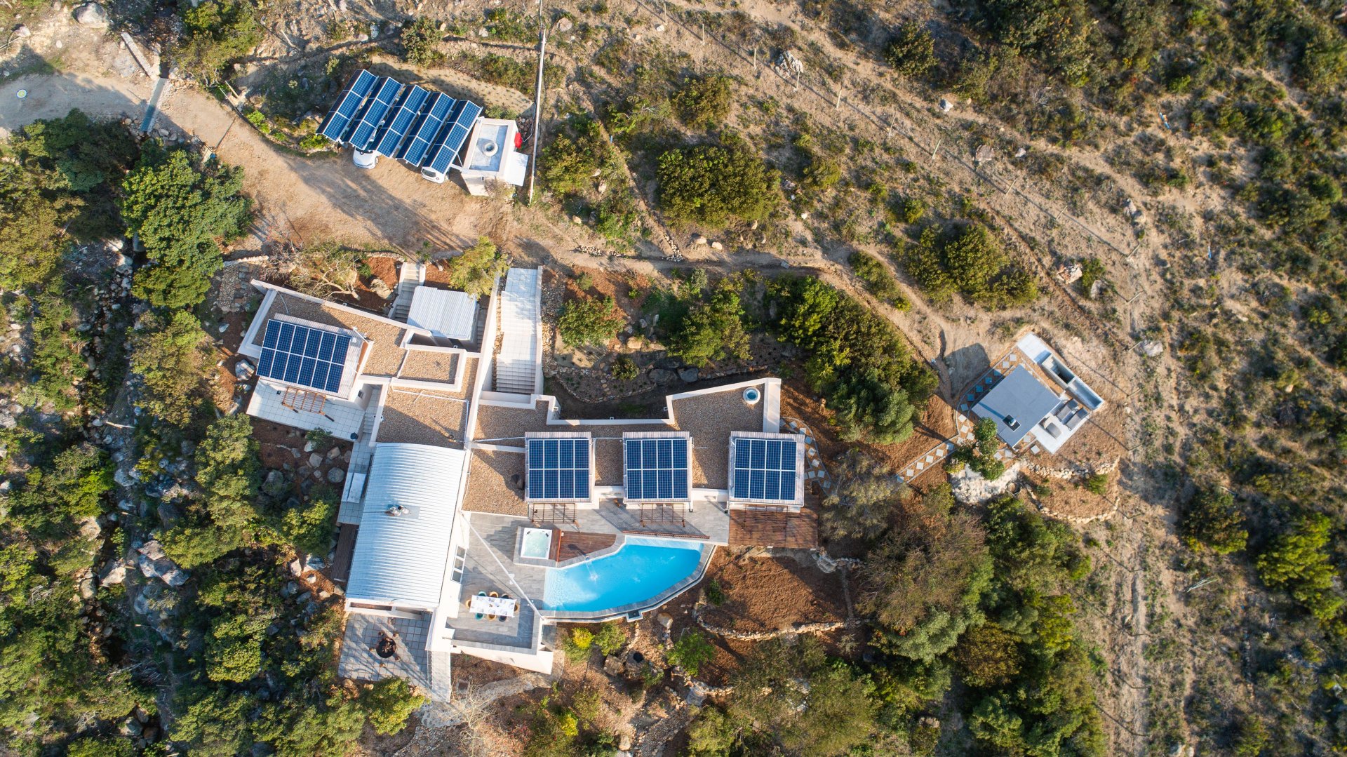 SunSquare - vollautomatische Sonnensegelanlagen nach individuellen Bedürfnissen.