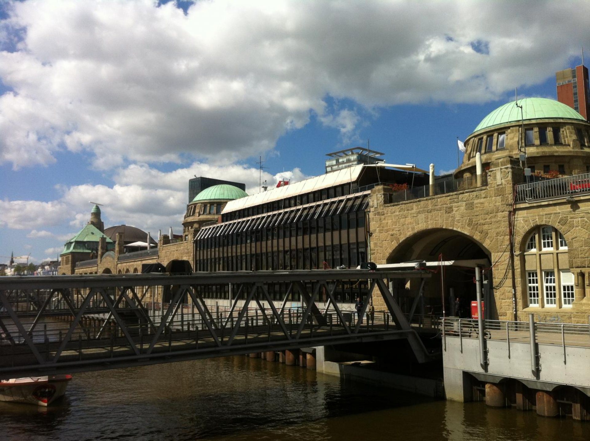 The port club in Hamburg is shaded with an original SunSquare sun sail.