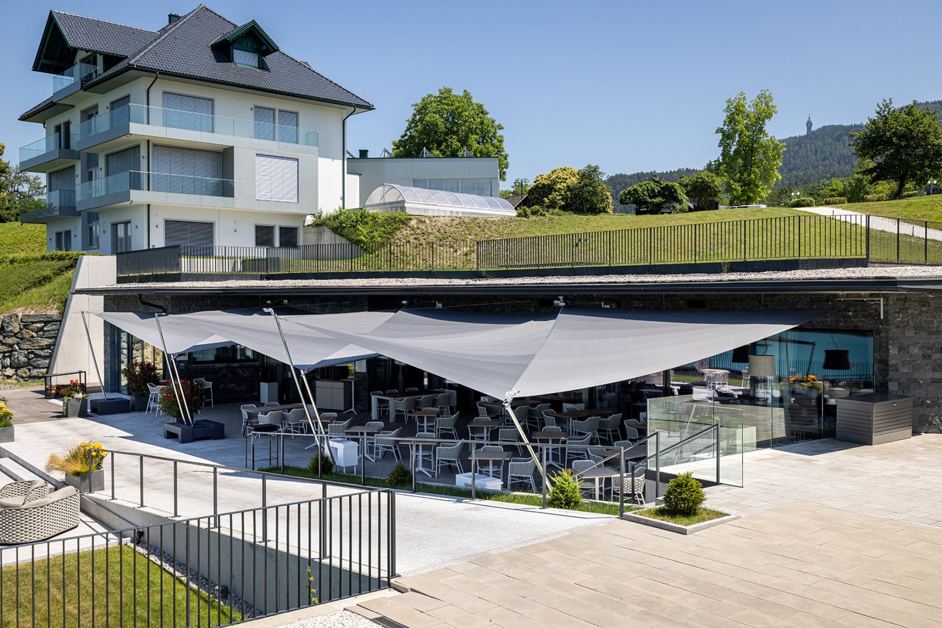3-fach SunSquare Sonnensegelanlage für Gourmet Restaurant Hubert Wallner