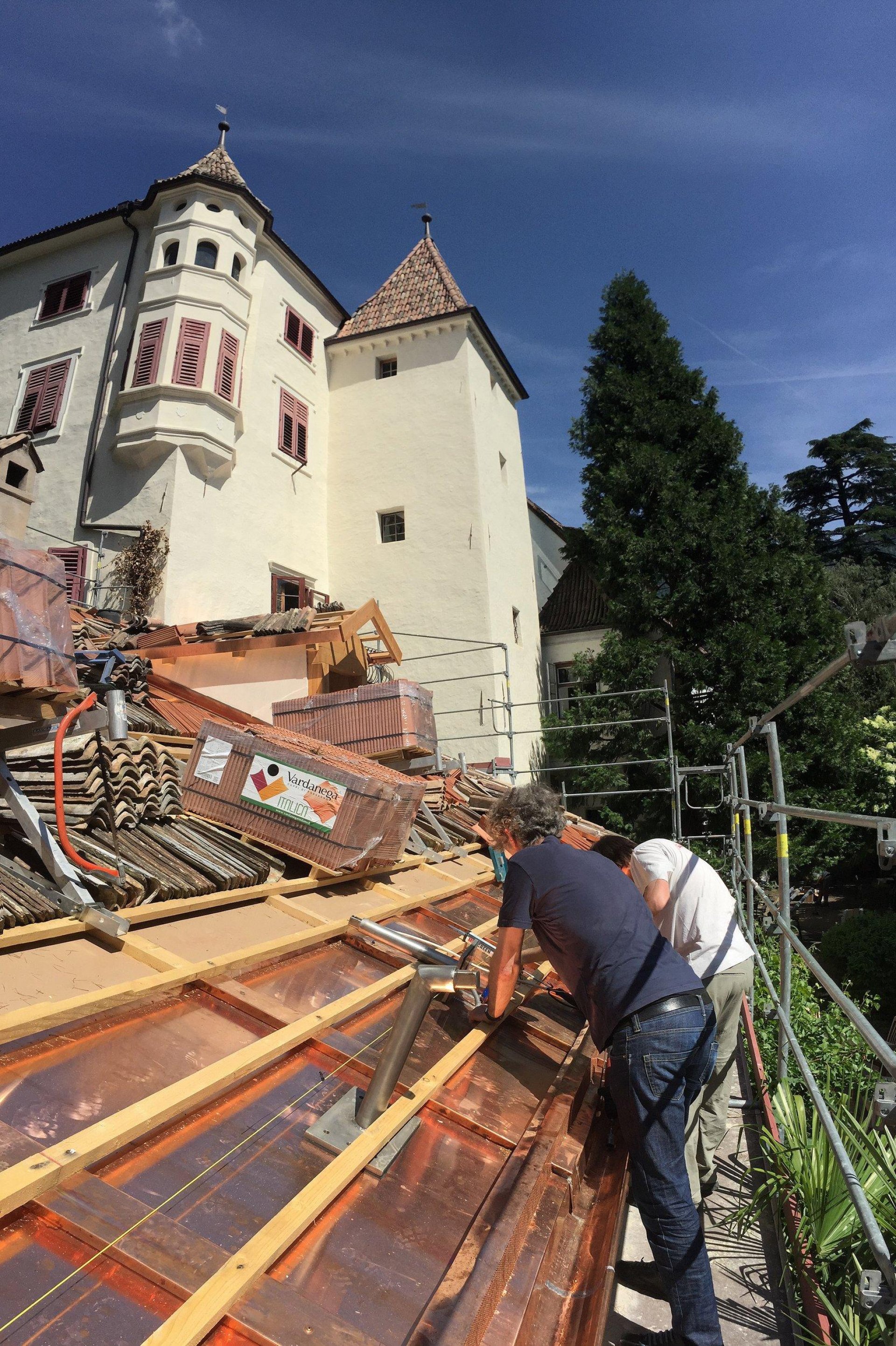 Castel Kallmünz in Meran with rectangular SunSquare sunsails.