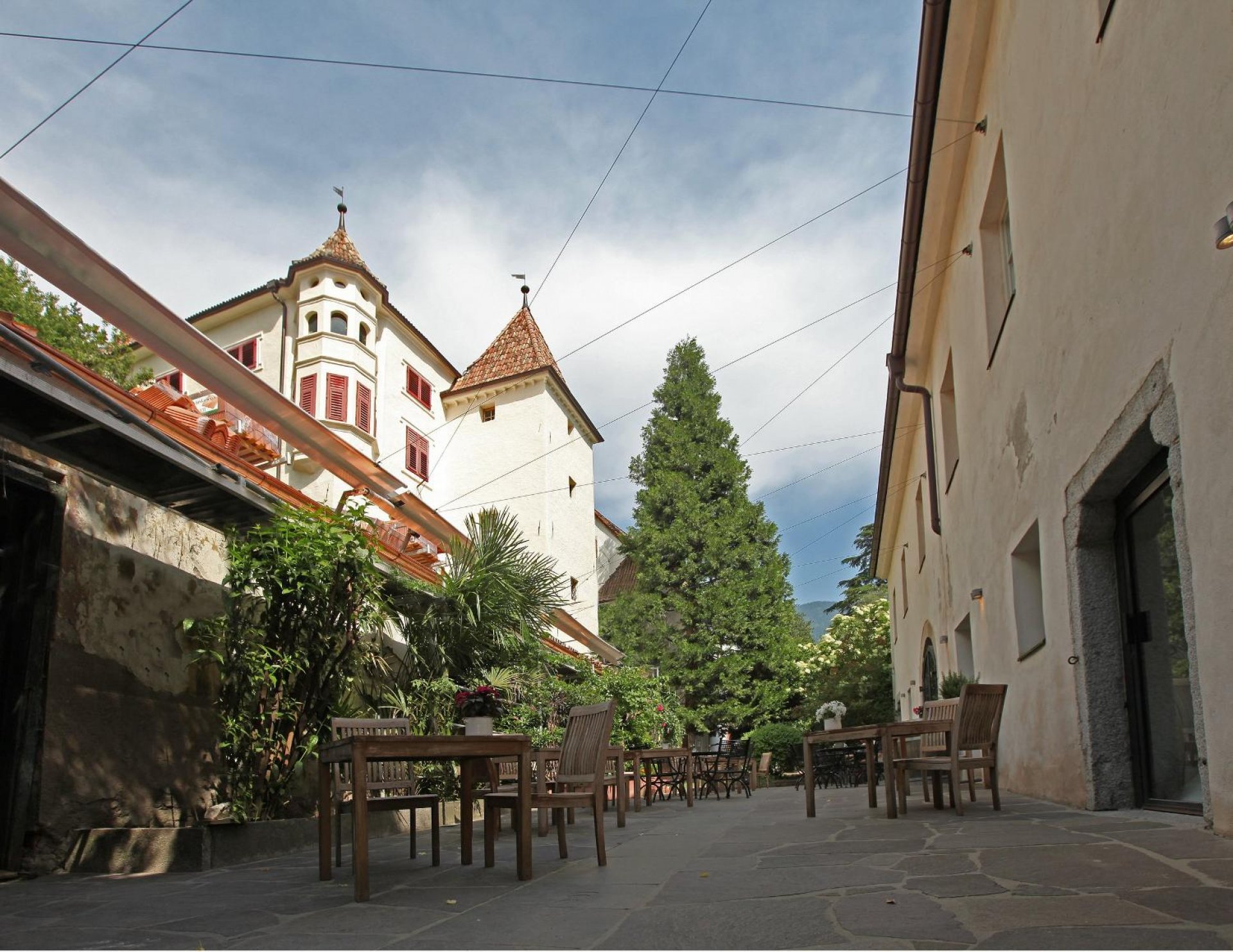 SunSquare Rechtecksegel einseitig für Schloss Kallmünz in Meran.