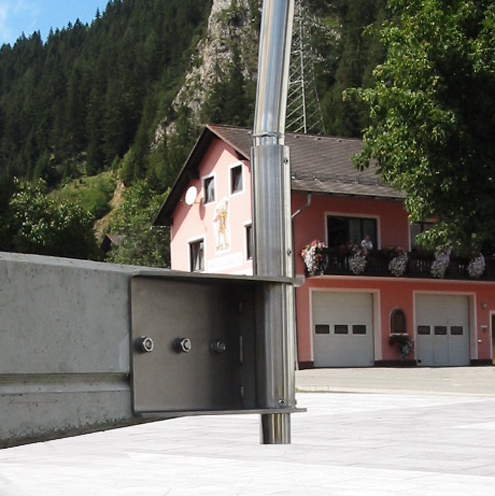 Sunsquare - vollautomatische Sonnensegelanlagen auf öffentlichen Plätzen.