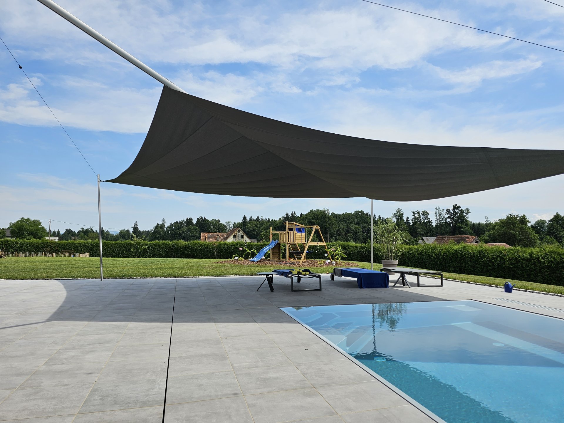 SunSquare Kompensator Anlagen über dem Swimming Pool