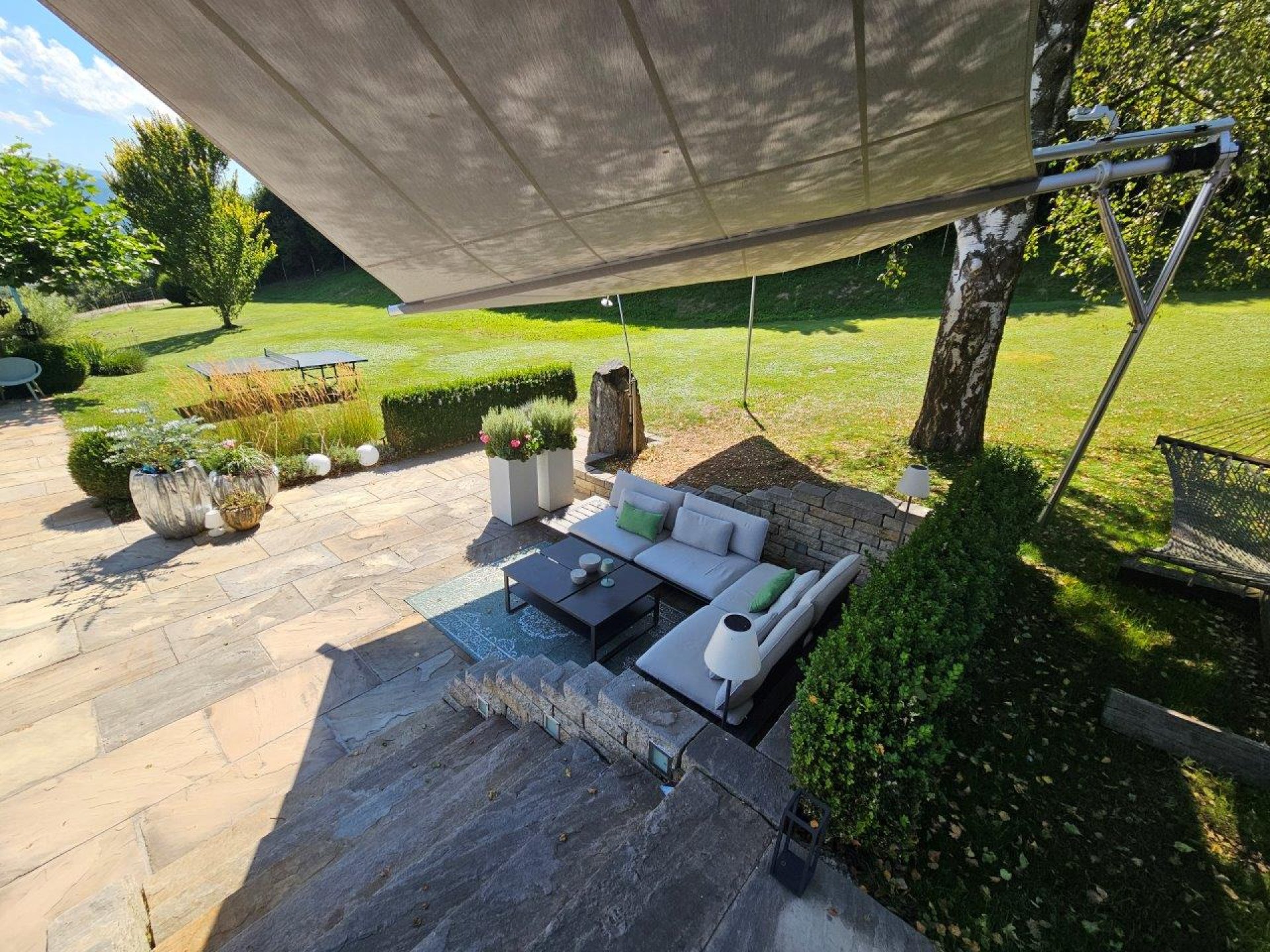 SunSquare Sonnensegel, Modell SQS-Cantilever - mit freikragender Tuchwelle