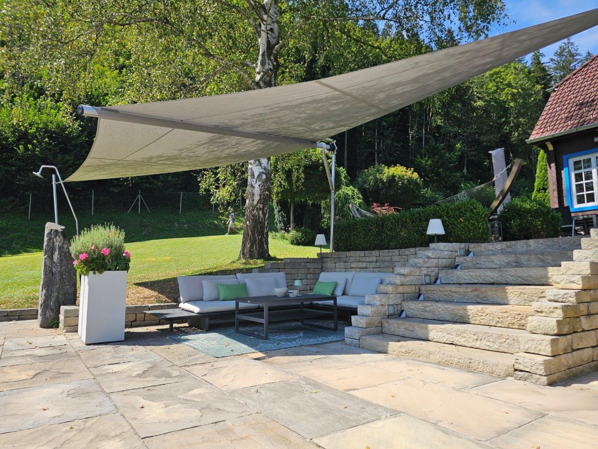 SunSquare Sonnensegel, Modell SQS-Cantilever - mit freikragender Tuchwelle
